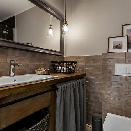 Live & Travel Old Town