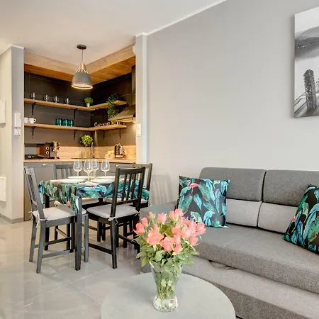 Live & Travel Old Town Apartment