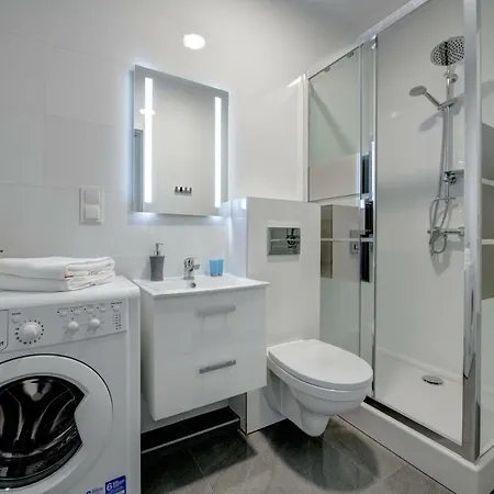 Live & Travel Old Town Apartment