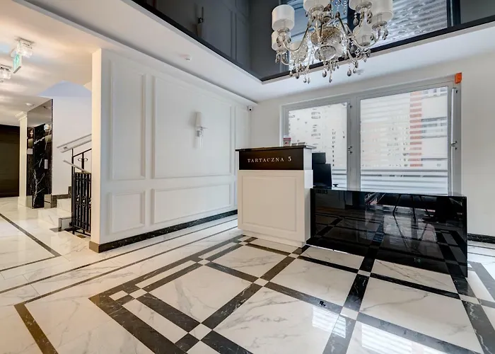 Live & Travel Old Town Апартаменты *