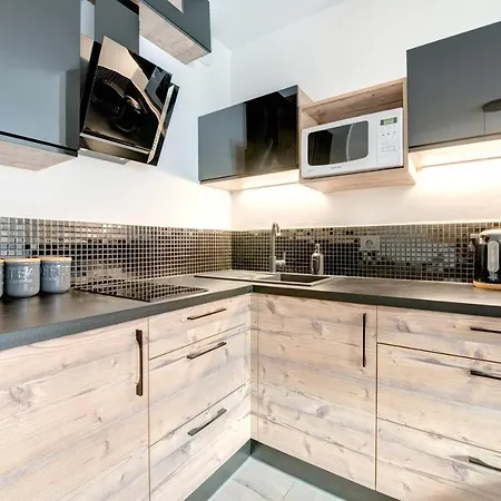 Live & Travel Old Town *