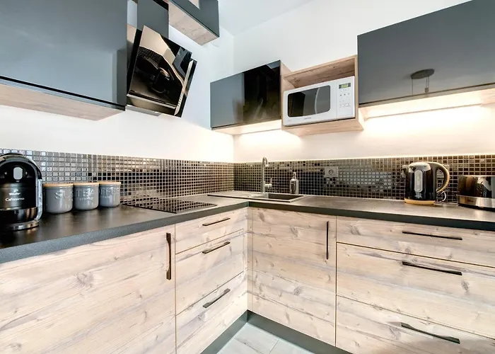 Live & Travel Old Town *